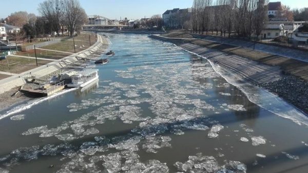 A Dunán úszó jégtáblák Győrnél - fotó: Opre Gábor