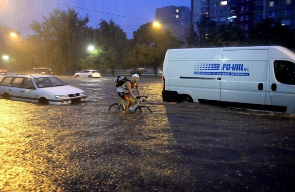 A nyár slágere a vízibicikli MTI Fotó: Bruzák Noémi